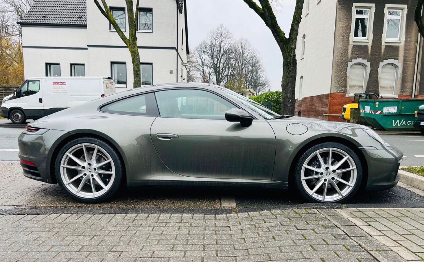 Porsche 911 vorher - mit Original-Felgen