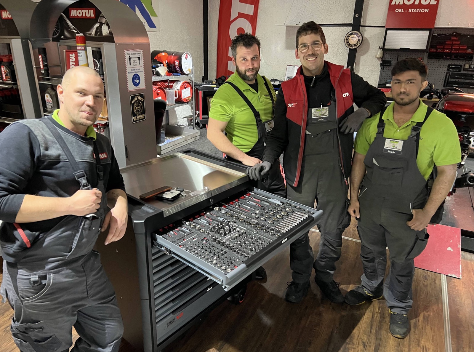 Team von AMF Freigang in der Werkstatt Dortmund-Aplerbeck
